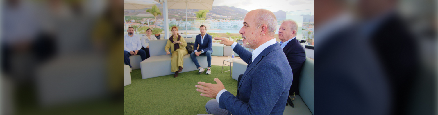 café expertos en adeje tenerife sobre sostenibilidad turística en las Islas Canarias dentro del proyecto Soy Canary Green impulsado por la AMTC Asociación de Municipios Turísticos Canarias